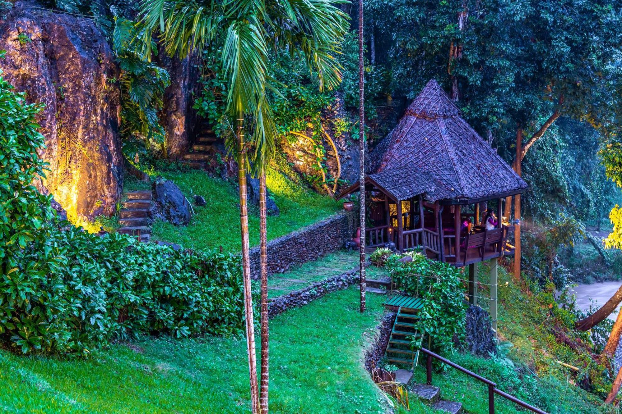 Kanlaya'S Eyrie, Luxury Homestay Pang Mapha Exterior photo